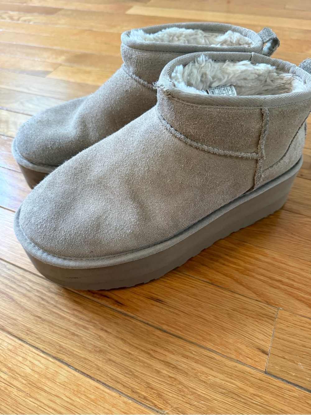 UGG Women's Platform Boots Size 9